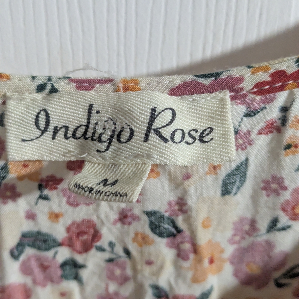 Chic Floral Midi Dress - Picture 3 of 5